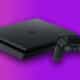 紫色背景的Playstation 4游戏机