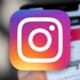 Instagram社交媒体标志和模糊的背景