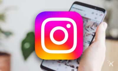 Instagram的标志与模糊的手机背景
