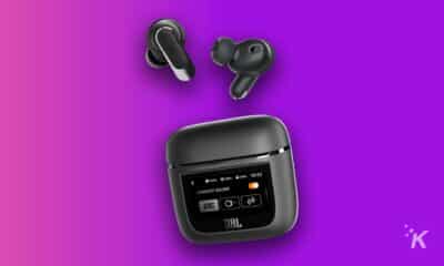 JBL耳机与触摸屏充电盒